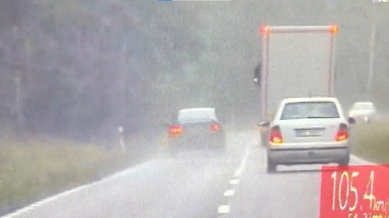 Do czołowego wypadku zabrakło centymetrów. Kierowca "anglika" będzie miał dotkliwą karę