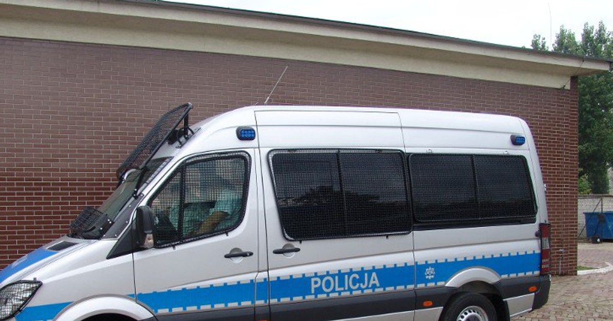 Mercedesy zastąpią policyjne VW Transportery