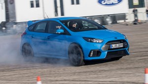 Ford Focus RS - z każdego zrobi mistrza driftu
