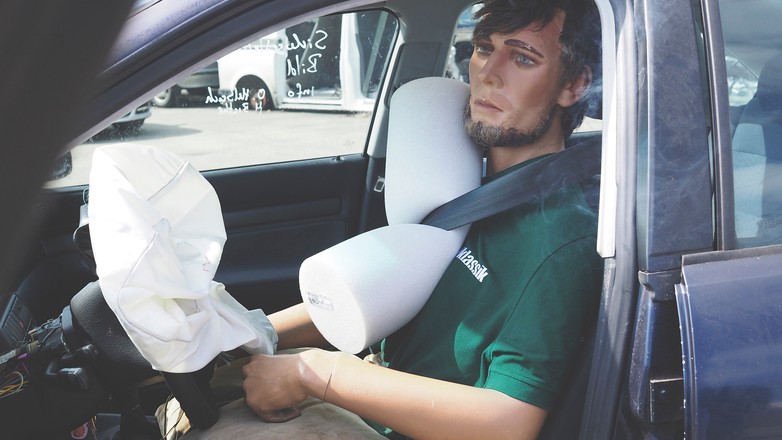 Czy w starym aucie trzeba wymieniać poduszki powietrzne?