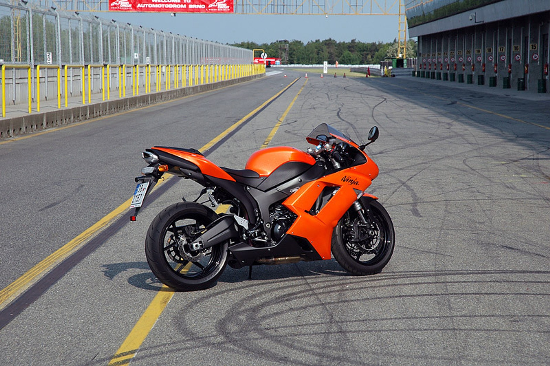 Dzień Kawasaki: tragiczny koniec małej ZX-6R Ninja (+ duża fotogaleria)