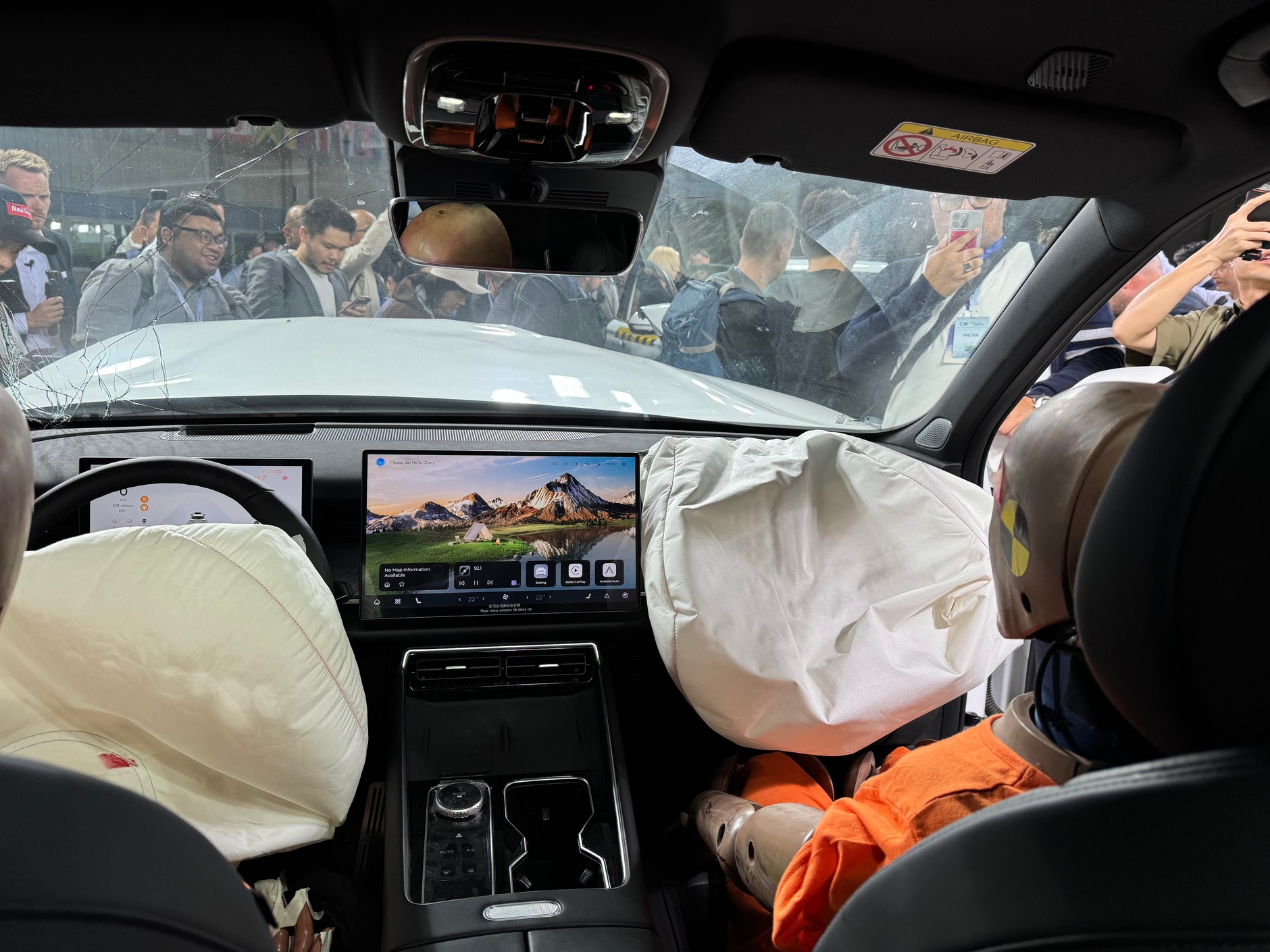 Po teście zderzeniowym Chery Tiggo 9 wnętrze było niemal nienaruszone