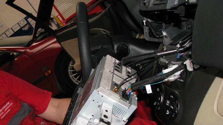 warto zwrócić uwagę na wnękę montażową. Nie w każdej wnęce łatwo ułożyć okablowanie.