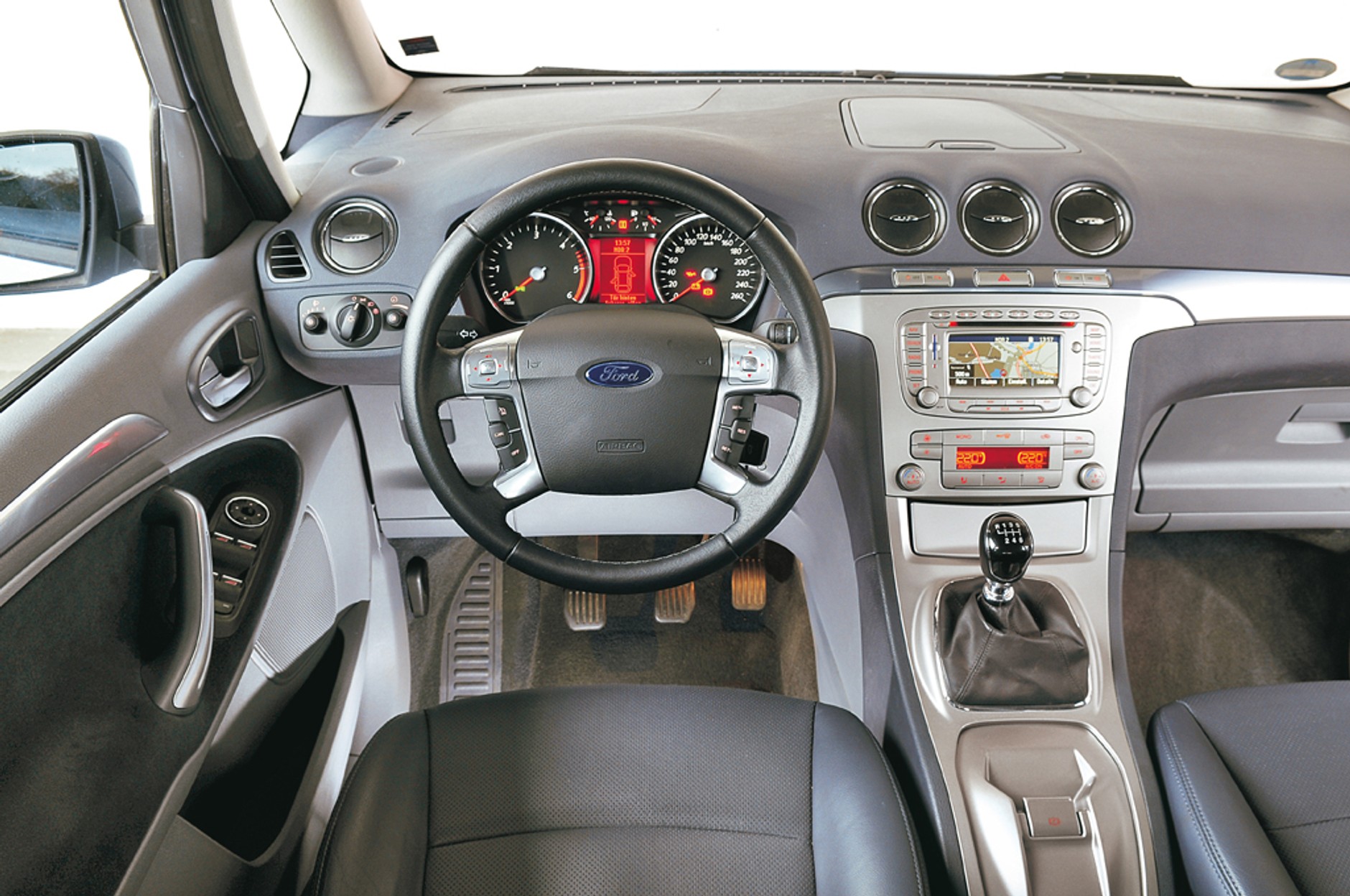 Megavany dla rodziny - Hyundai H1 kontra Ford Galaxy i VW Miltivan