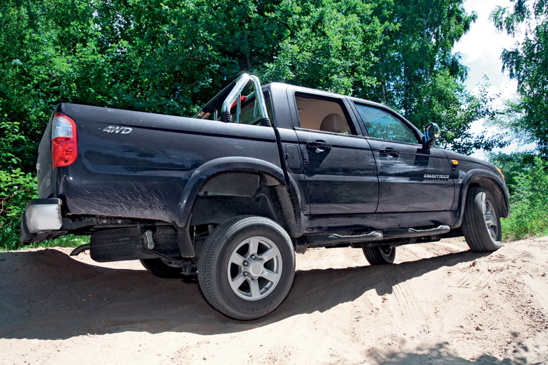 Chętni do ciężkiej pracy? Porównujemy najtańsze pikapy na naszym rynku