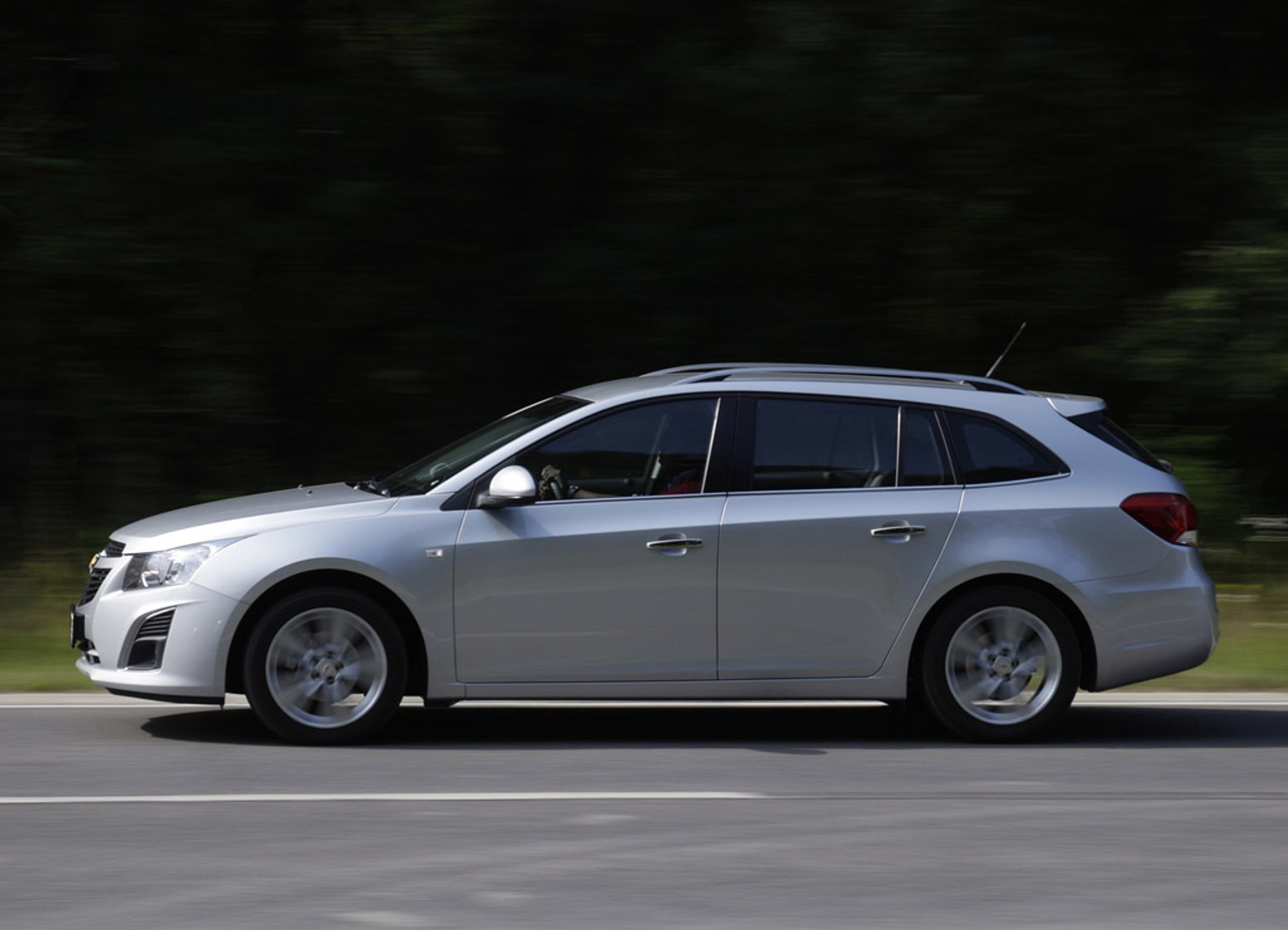 Chevrolet Cruze Kombi kontra Opel Astra Sports Tourer: które kombi jest lepsze