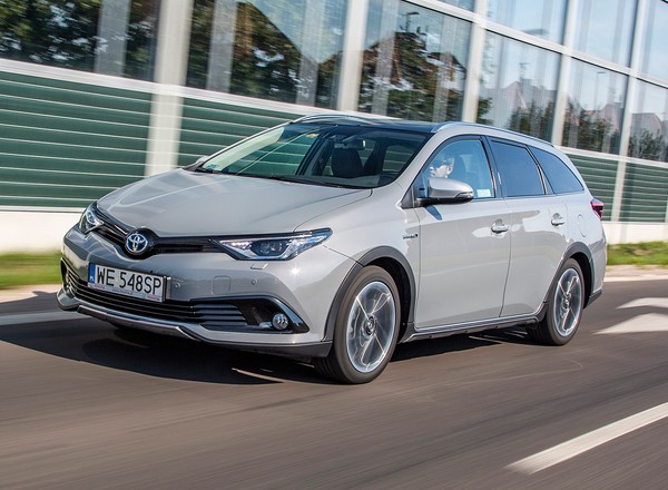 Toyota Auris Touring Sports kombi 1.8 Hybrid - hybryda dla aktywnych