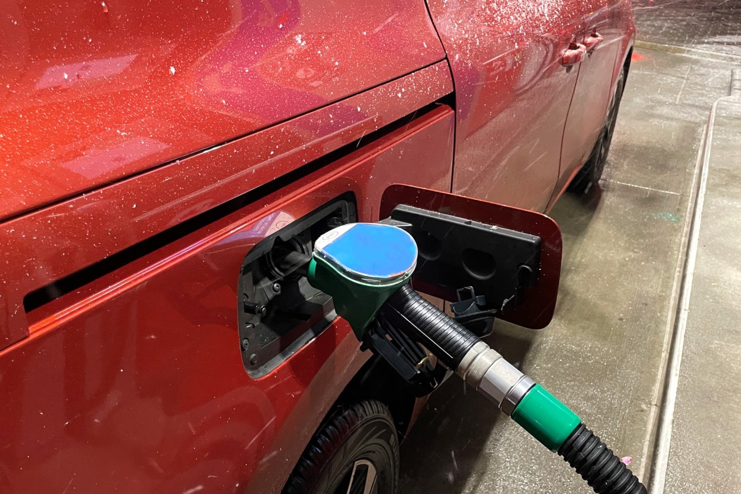 Są nowe prognozy cen paliw. Podczas ferii będą niewielkie zmiany