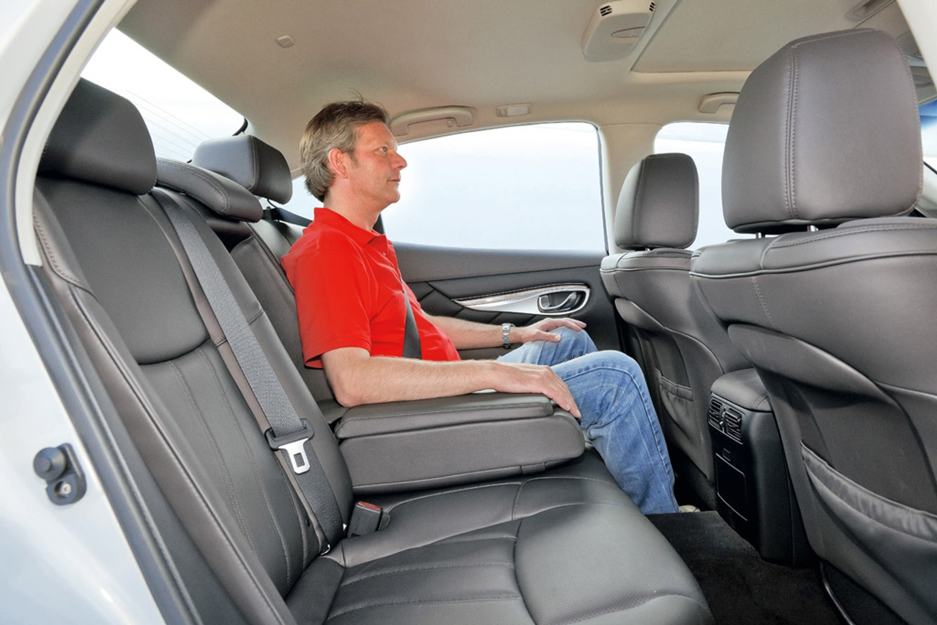 Infiniti M35h: oszczędzanie może być przyjemne