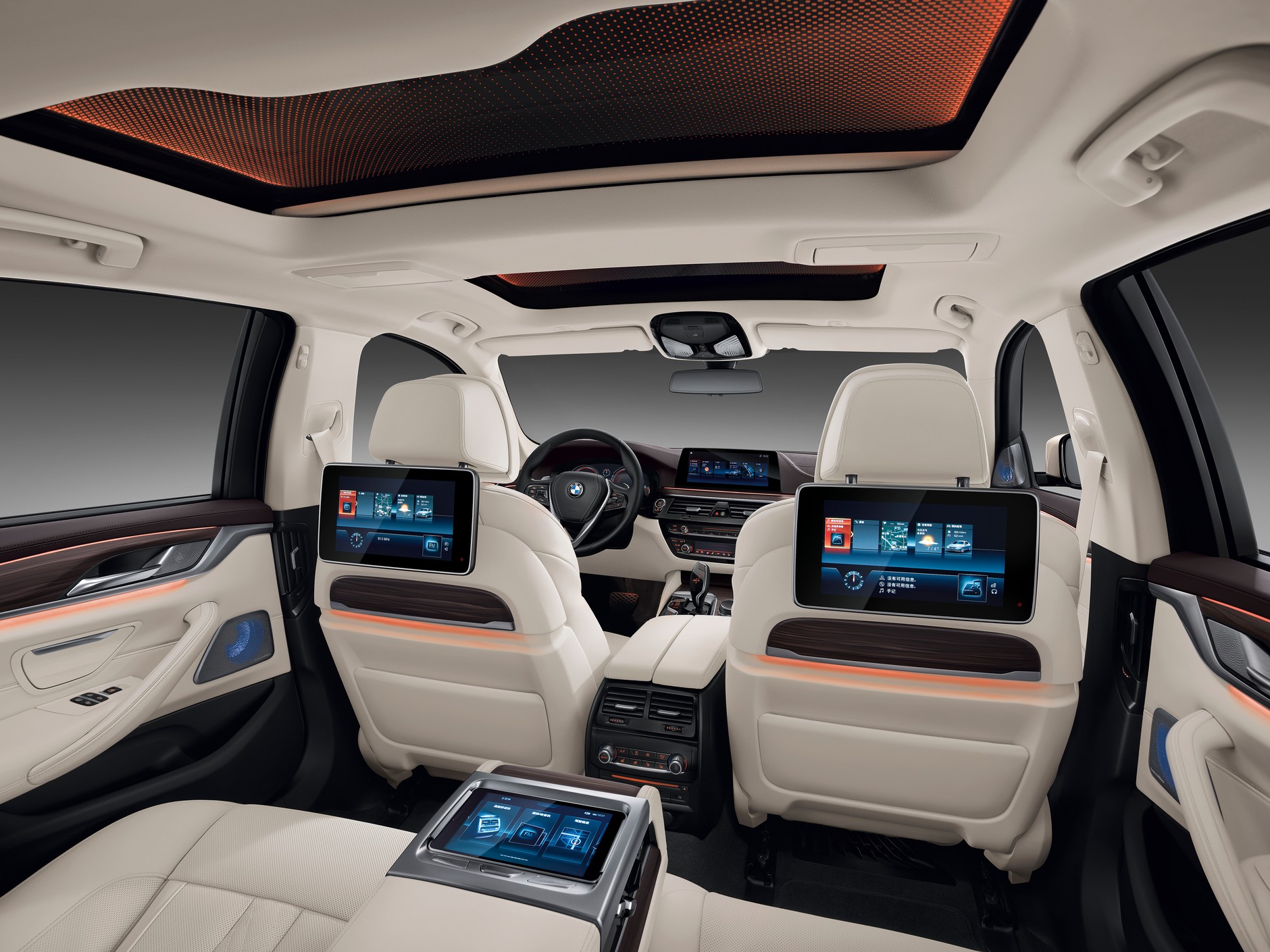 Odtwarzacz Blue-ray, ekran 10,2 cala oraz tablet w podłokietniku: BMW 5 Li