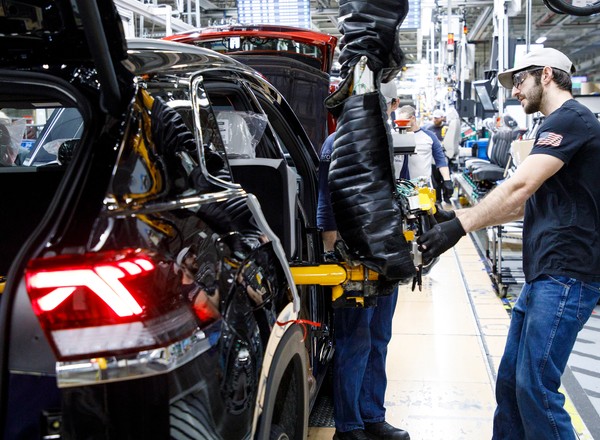 Znaczne podwyżki dla pracowników Volkswagena. Nie w Europie