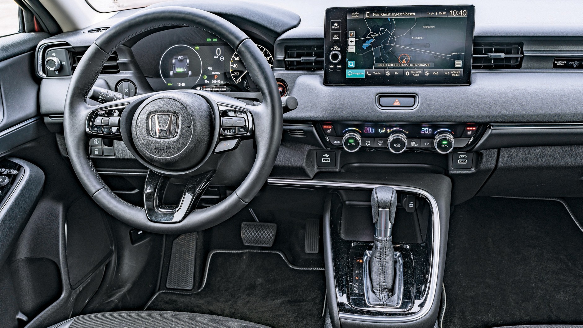 Honda HR-V 2022: chociaż kokpit na zdjęciu pochodzi z wyższej specyfikacji Advance, to również w tańszej Elegance możecie liczyć na materiały o dobrej jakości.