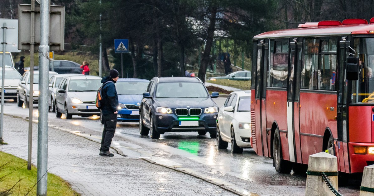 Dodatkowe zielone światło stopu montowane z przodu auta