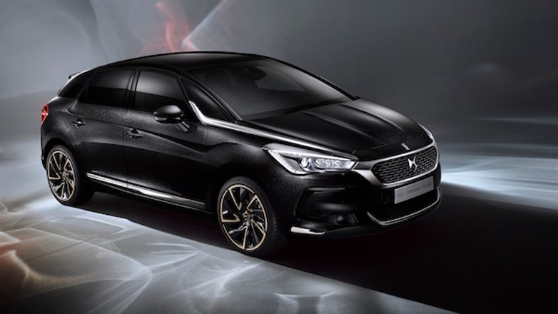 DS na salonie w Paryżu