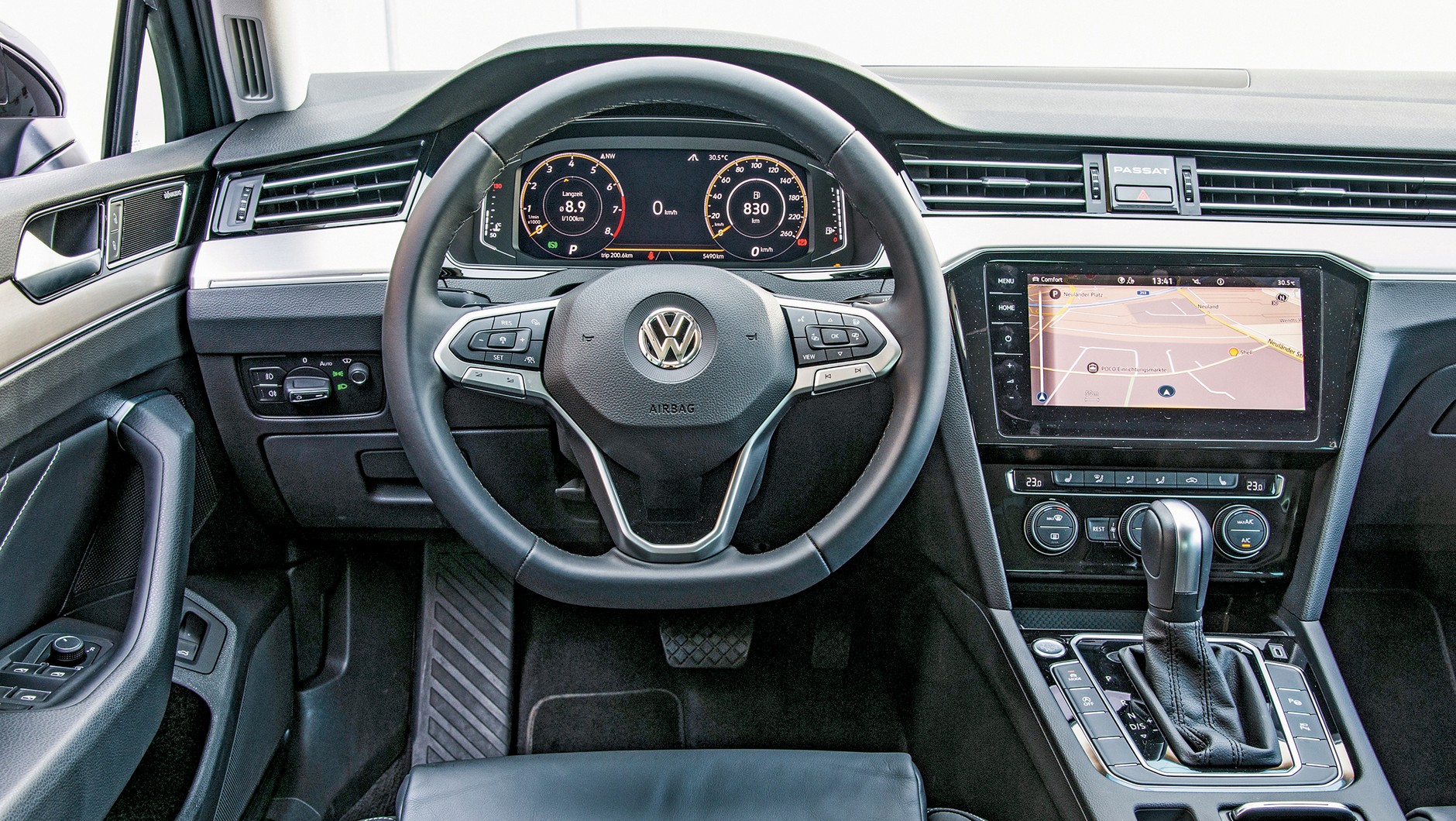Cztery kombi klasy średniej - VW Passat