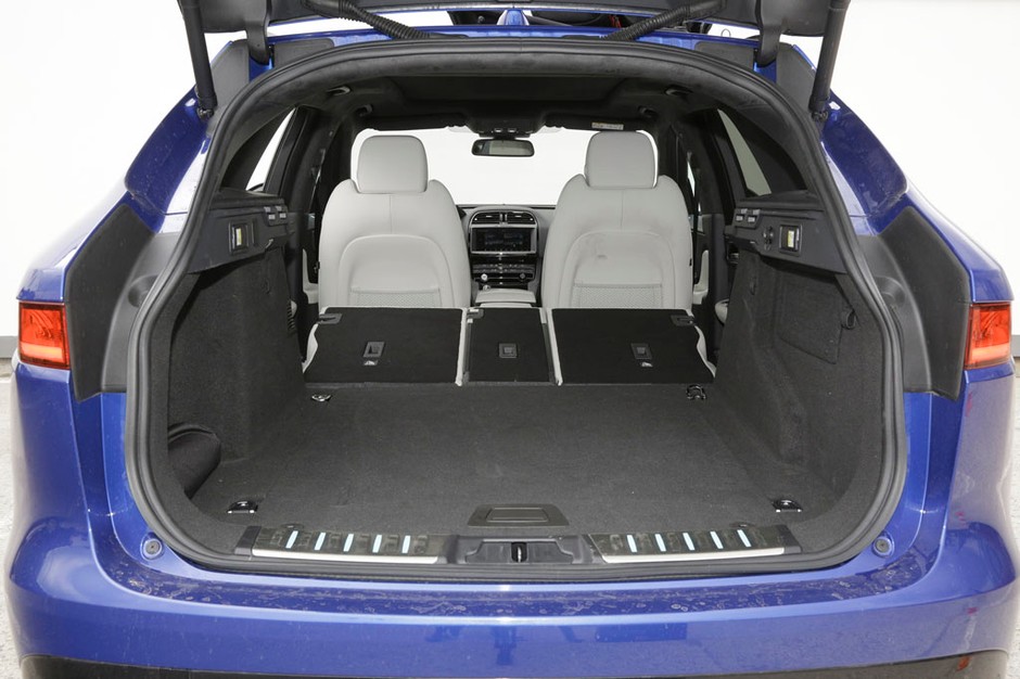 Jaguar F-Pace 3.0 TDV6 AWD - sportowy w każdym calu