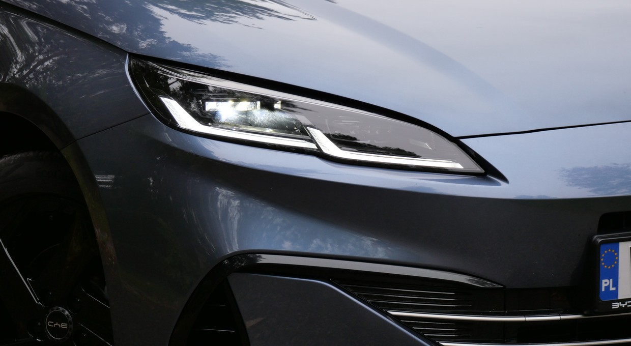 Dobry październik na rynku nowych samochodów w Polsce. Niespodzianek nie brakowało