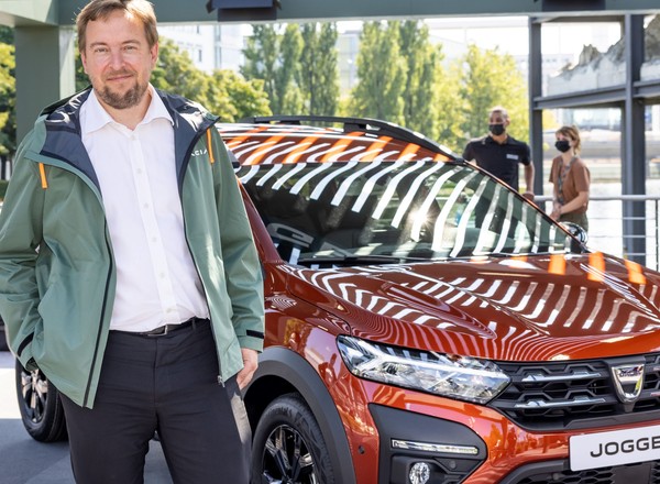 Szef sprzedaży Dacii uważa, że jego firma jako jedna z ostatnich będzie oferować auta spalinowe