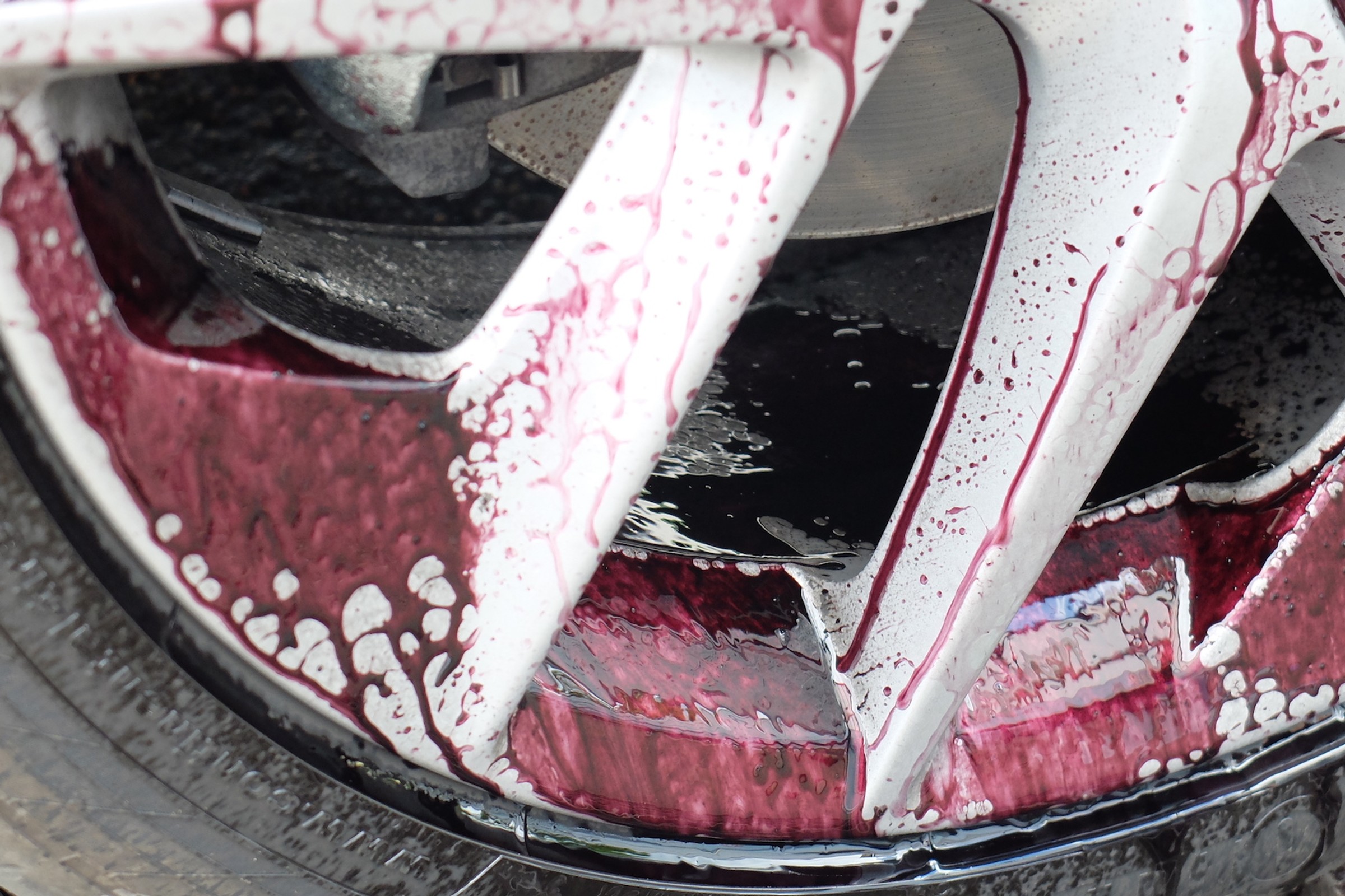 Tak kierowcy niszczą swoje felgi. Jak zrobić to lepiej? Tłumaczę krok po kroku