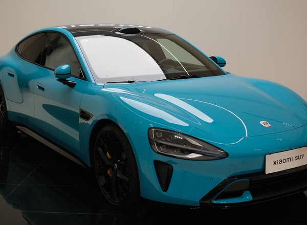 Czy auto chińskiego producenta smartfonów to najszybszy 4-drzwiowy samochód Nurburgringu? Tak, chociaż...