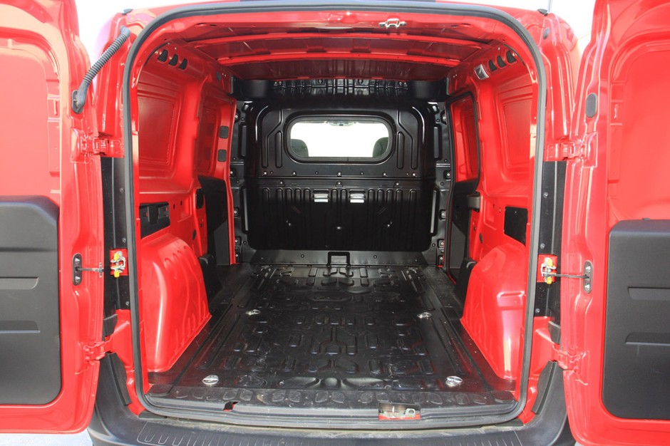 Fiat Doblo Cargo: Specjalista od ciężkiej roboty w wersji maxi