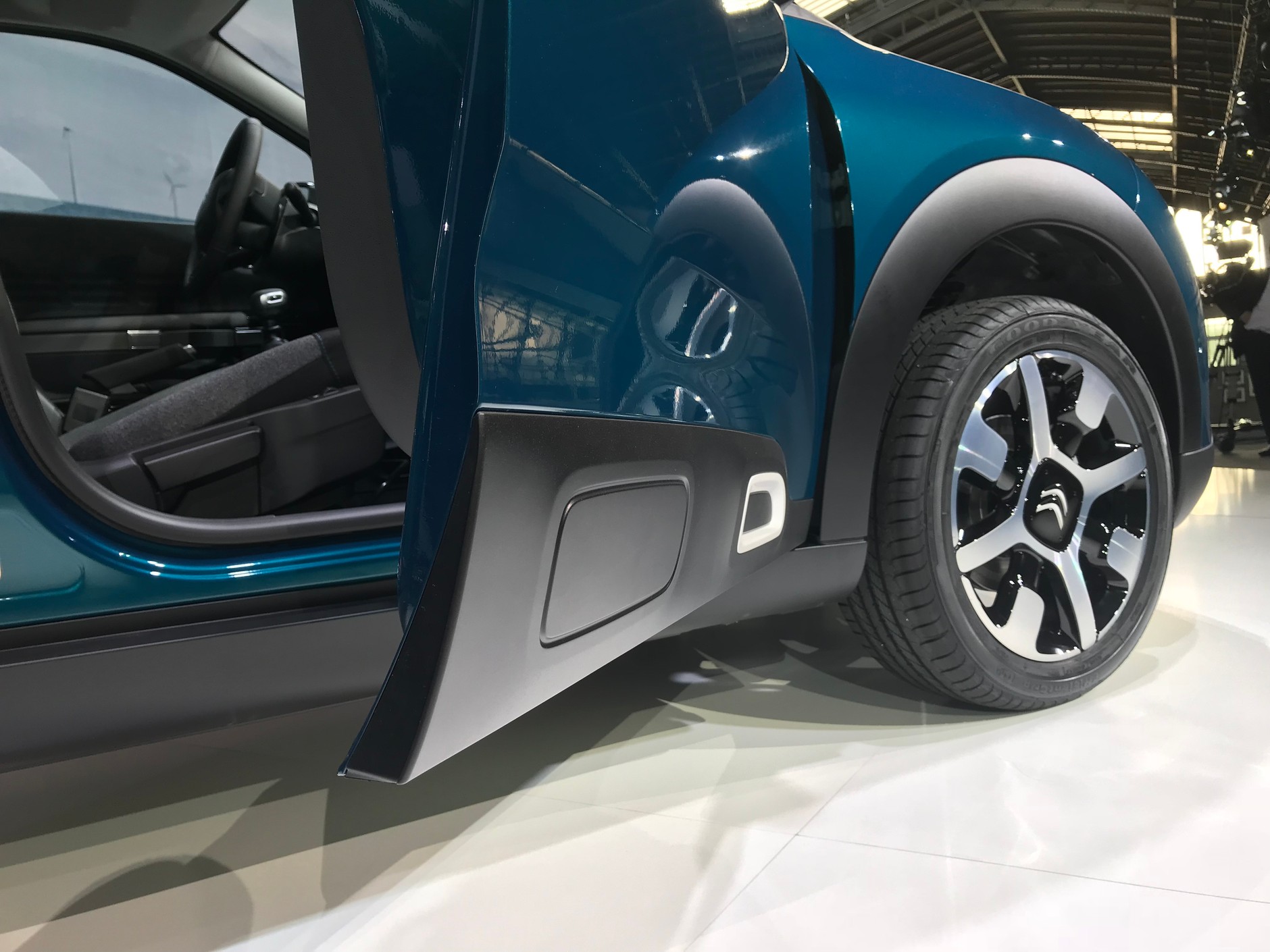 Nowe osłony AirBump. Mniejsze i niżej poprowadzone niż w poprzedniej wersji Citroena C4 Cactus