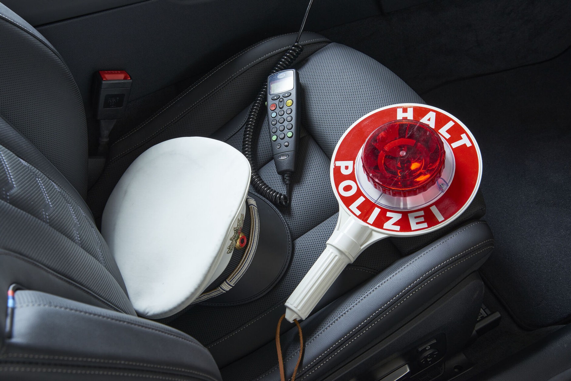 Policyjne BMW M850i AC Schnitzer