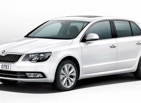 Nowa Skoda Superb upodobniła się do Rapida i Octavii
