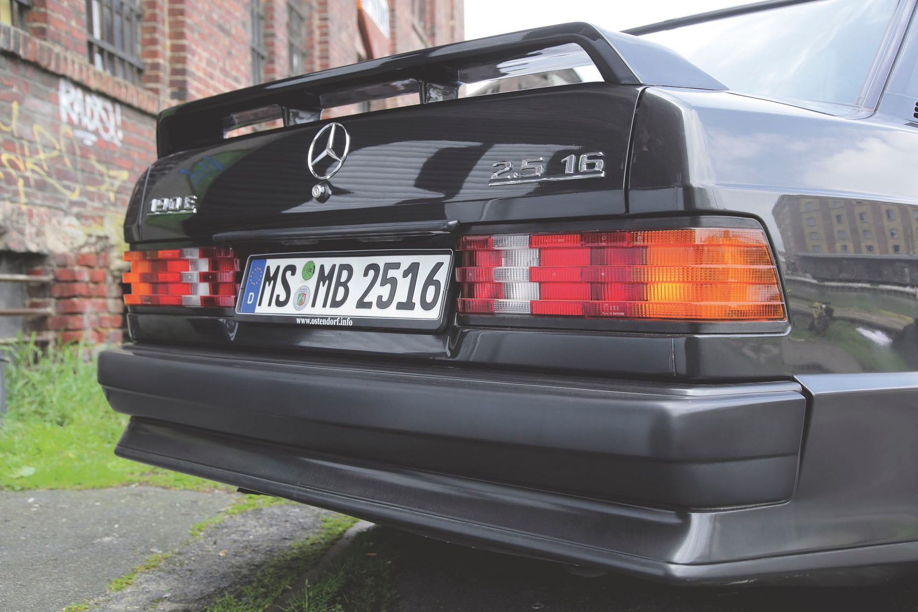 Mercedes 190 E 2.5-16 - Baby-Benz dojrzał dzięki 16V