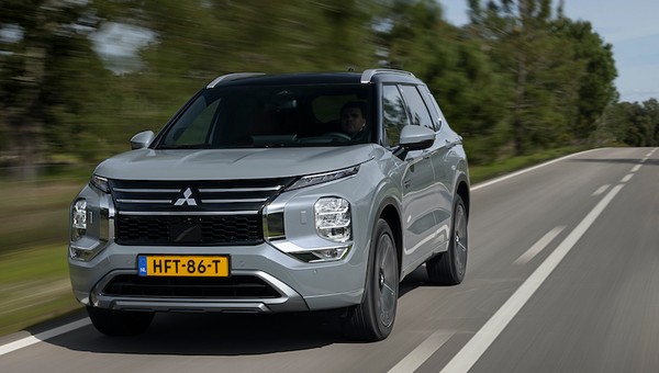 Mitsubishi Outlander PHEV czwartej generacji. Pierwsza jazda flagowym modelem japońskiego producenta