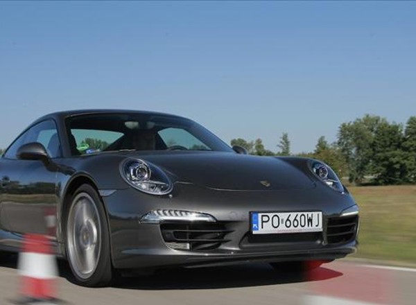 Porsche 911 Carerra 4S: Sportowiec o dwóch obliczach
