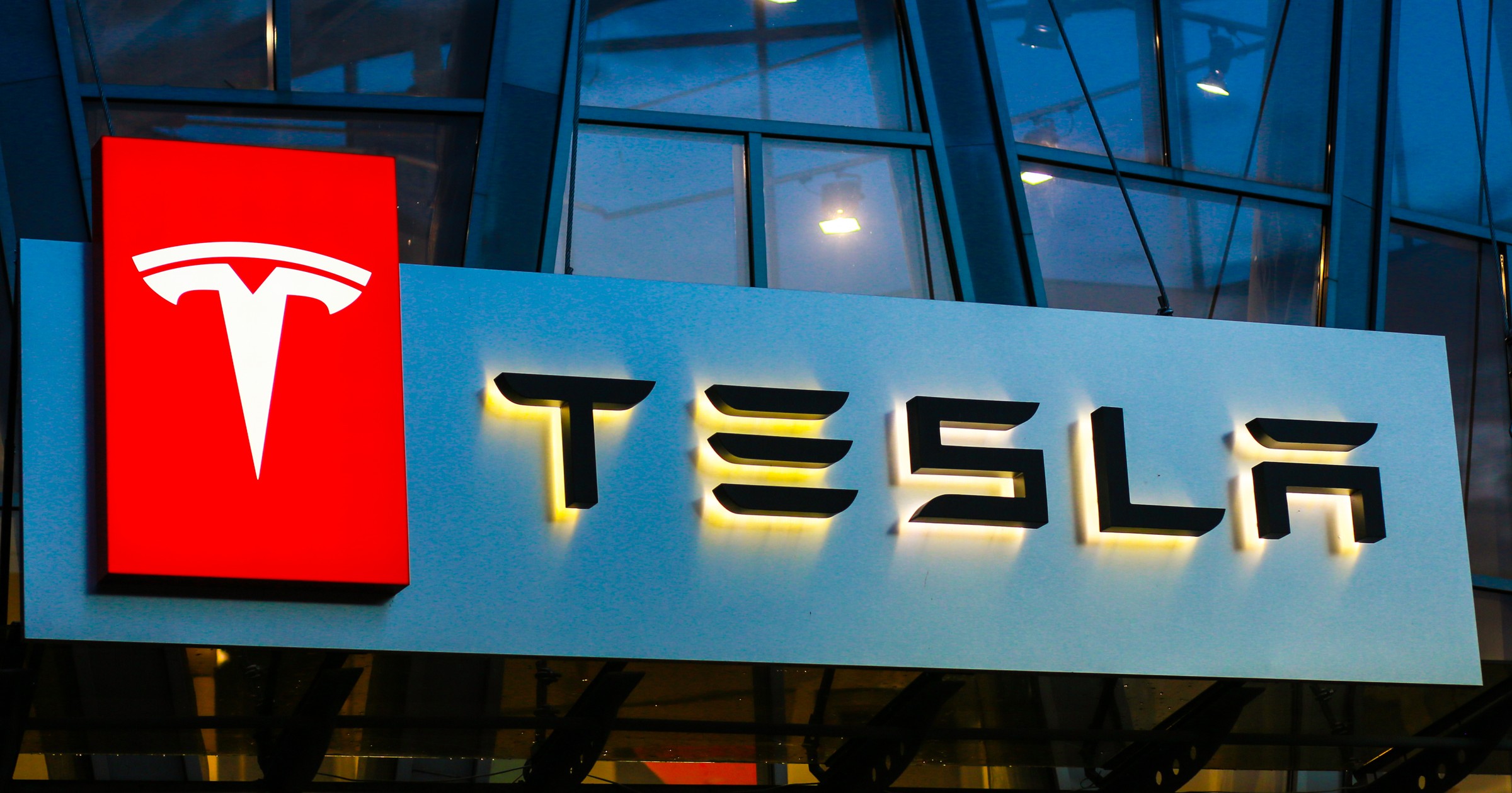 Logo Tesli