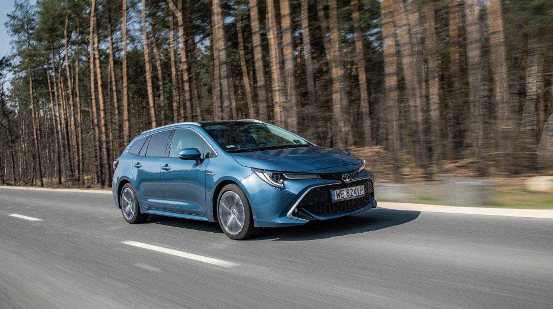 Toyota Corolla ma 140 KM (silnik 1.8) lub 178 KM (silnik 2.0)
