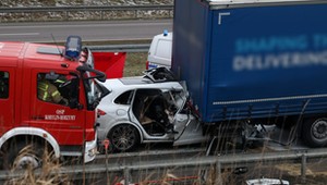 Śmiertelny wypadek na trasie S8. Porsche wbiło się w ciężarówkę