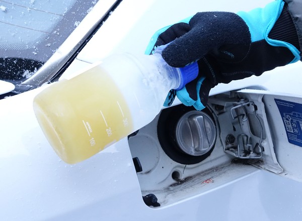 Masz diesla? Lepiej opróżnij zbiornik i ponownie zatankuj do pełna lub użyj preparatu