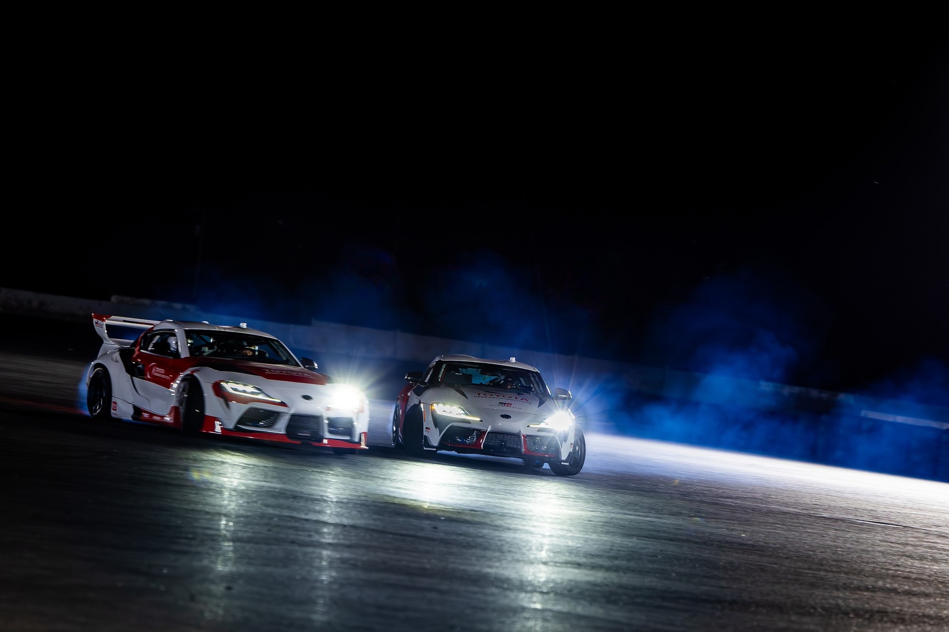Toyota GR Supra – autonomiczne driftowanie w parach