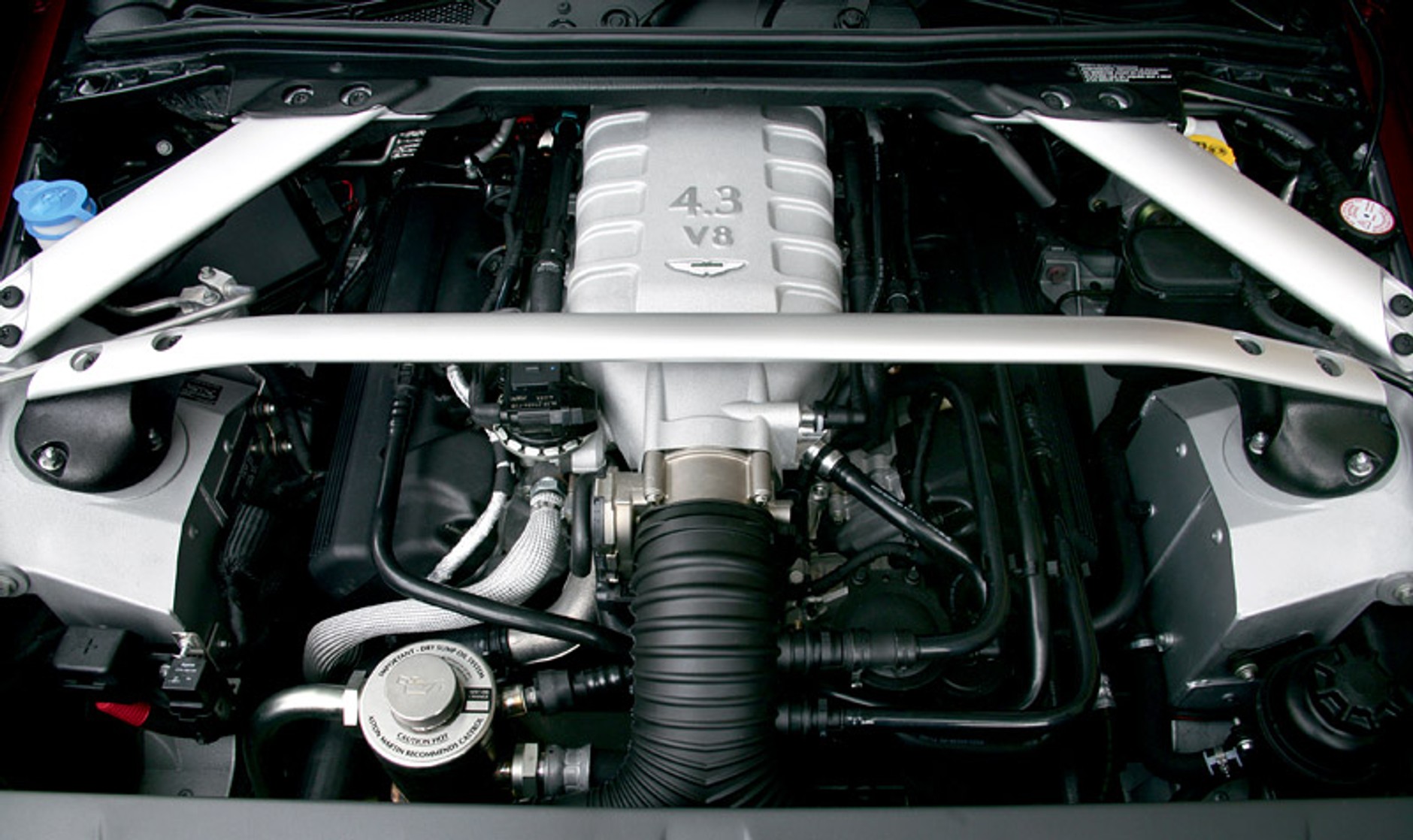 Aston Martin V8 Vantage: mocniejszy i szybszy