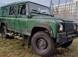 Tanie auta z przetargów i licytacji służb. Co warto kupić od policji, straży i wojska