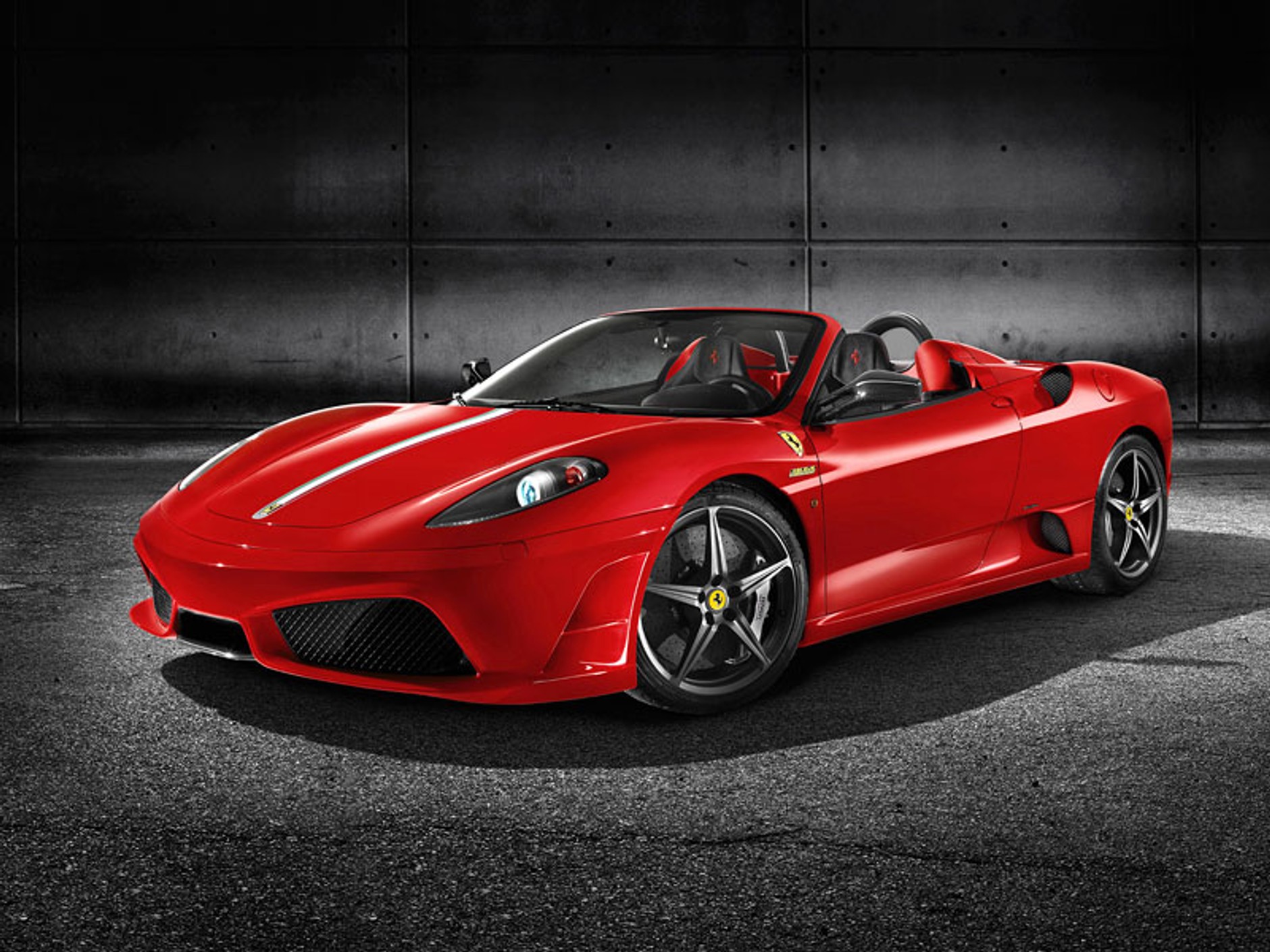 Ferrari Scuderia Spider 16M: pierwsze fotografie i informacje