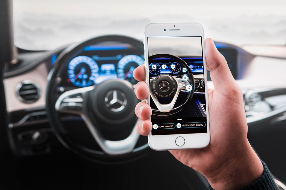 W Klasie A będzie można skorzystać z nowego asystenta w ramach Mercedes Me. Będzie dostęp do wirtualnego asystenta oraz instrukcji obsługi bazującej na kamerze telefonu. Nowy Mercedes Klasy A