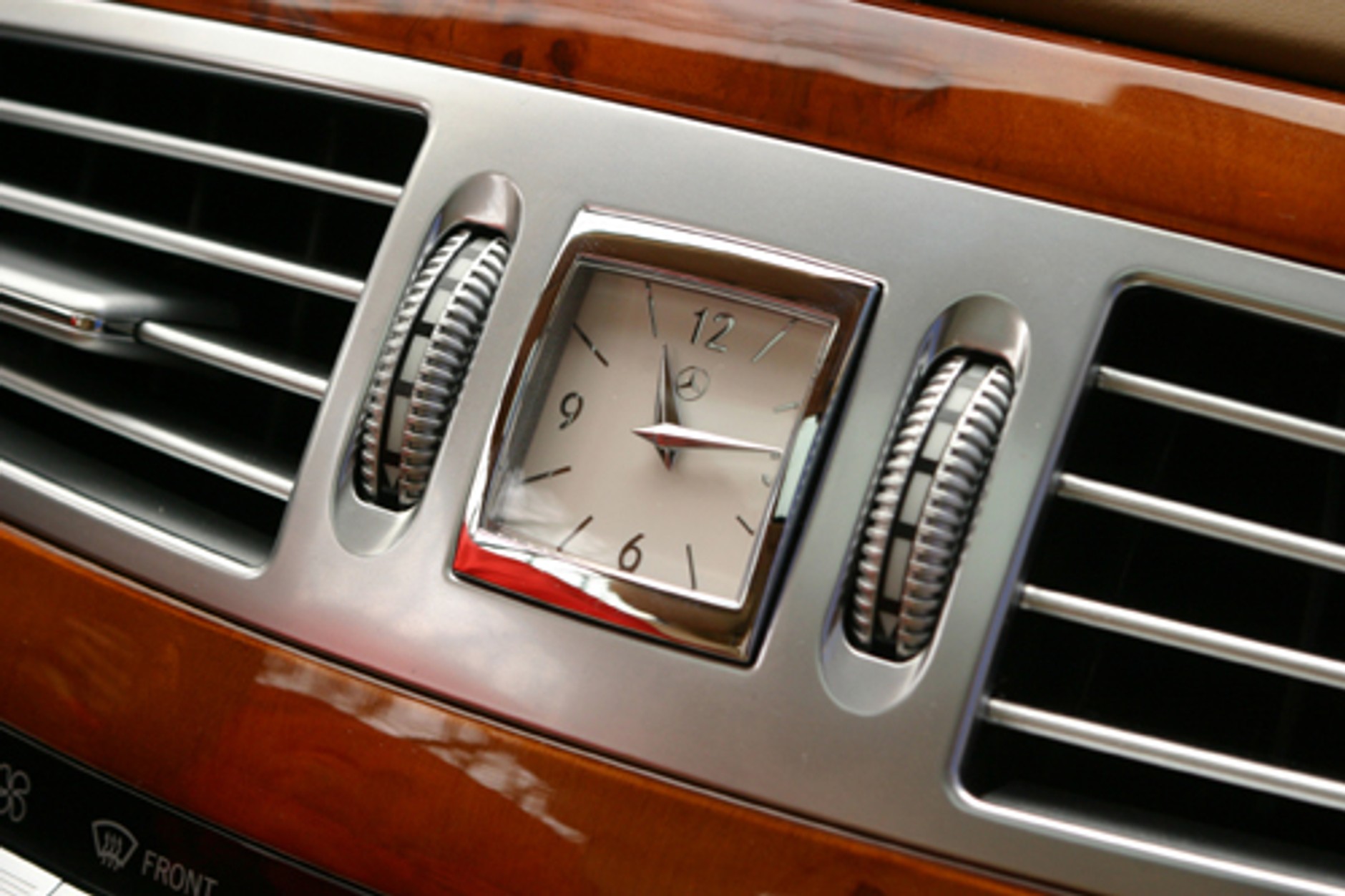 Mercedes CL 600 - On naprawdę jest taki długi