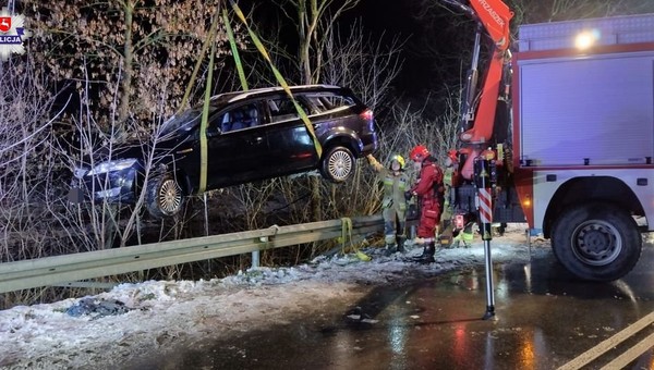 W ostatniej chwili ocalony z tonącego auta. Co powiedział policji?