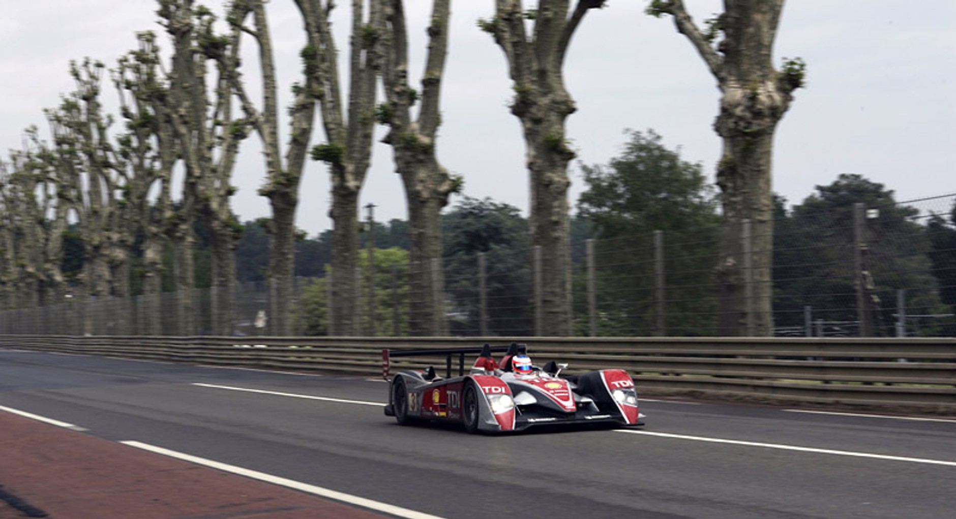 24 godziny Le Mans 2008: niespodziewana porażka Peugeota (fotogaleria)