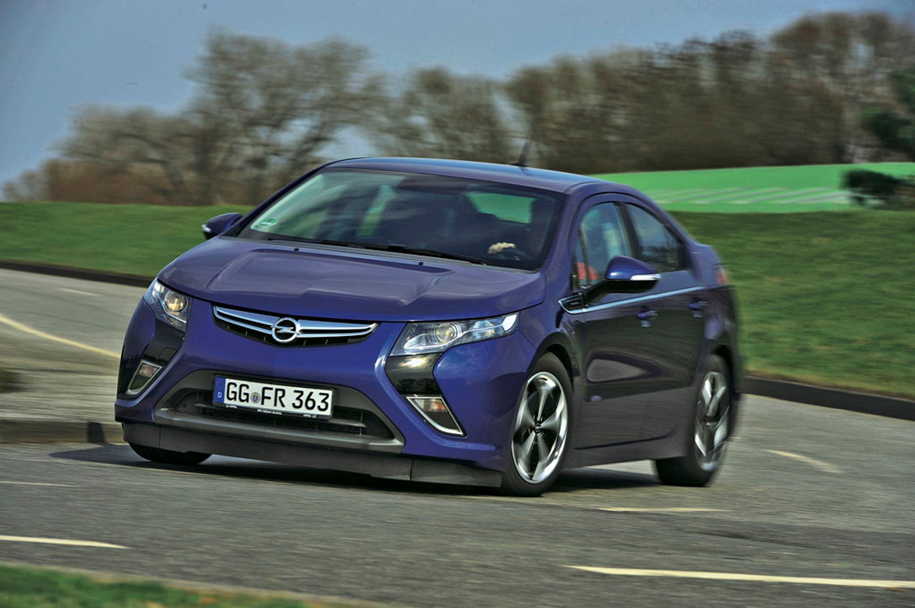 Opel Ampera kontra Kia Optima, VW Jetta i Toyota Prius: która hybryda jest najlepsza?