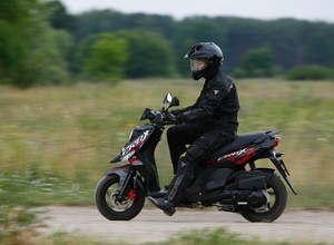 Czy skuter może mieć off-roadową duszę? – test taniego SYM Crox 125