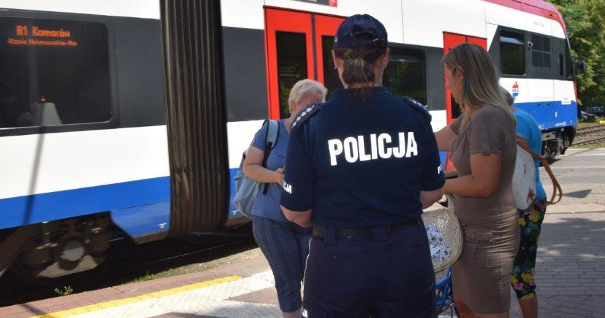 Obraz pochodzący z serwisu https://grodzisk.policja.gov.pl/pgm/aktualnosci/131191,Grodziscy-policjanci-przypominali-ze-quotPociag-ma-zawsze-pierwszenstwoquot.html