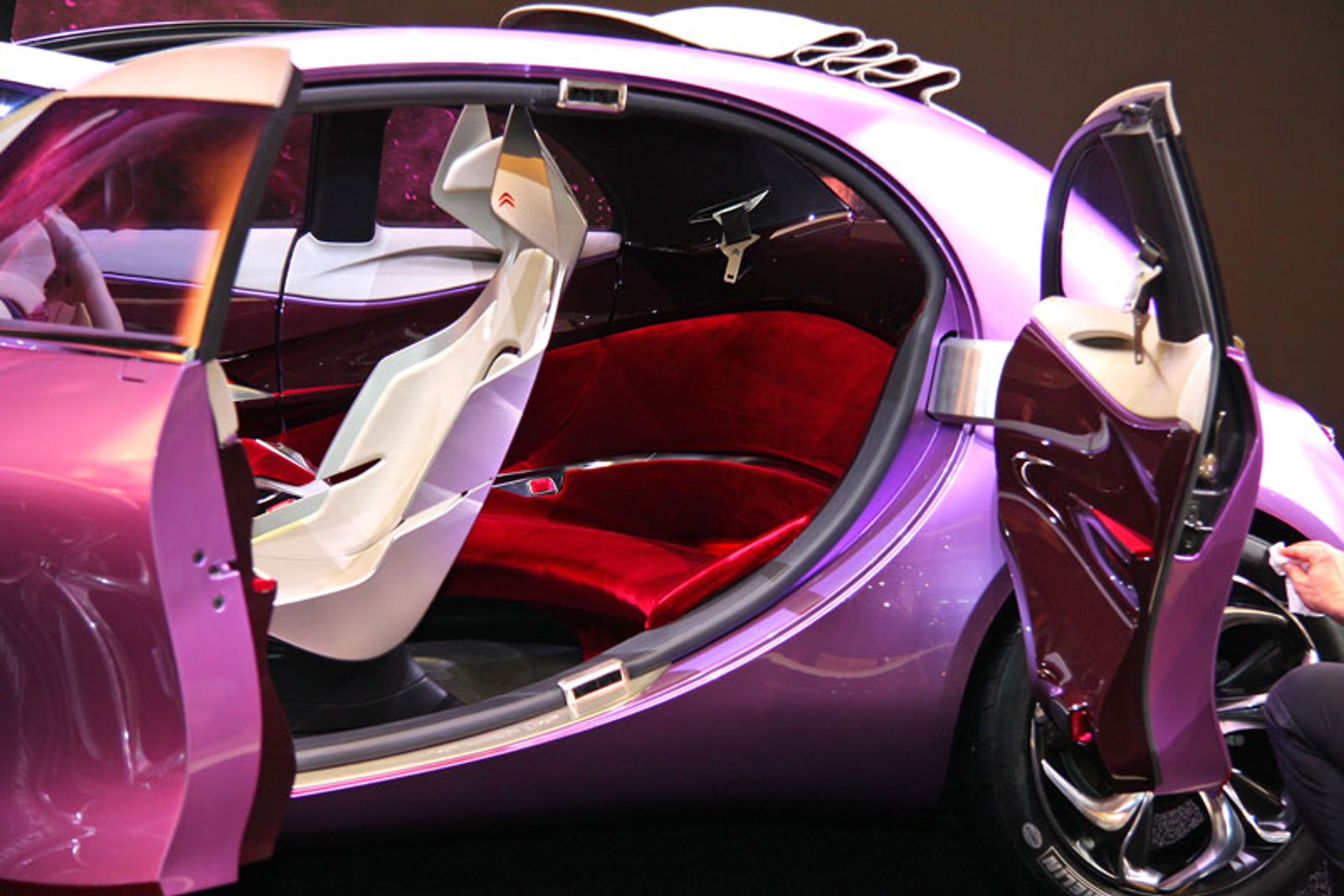 IAA Frankfurt 2009: prototyp Citroën REVOLTE - szczególnie dla pań... (fotogaleria)