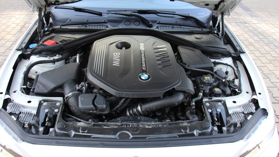 BMW M240i xDrive Coupe