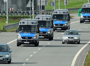 Auto uprzywilejowane - jak się zachować, co mówią przepisy