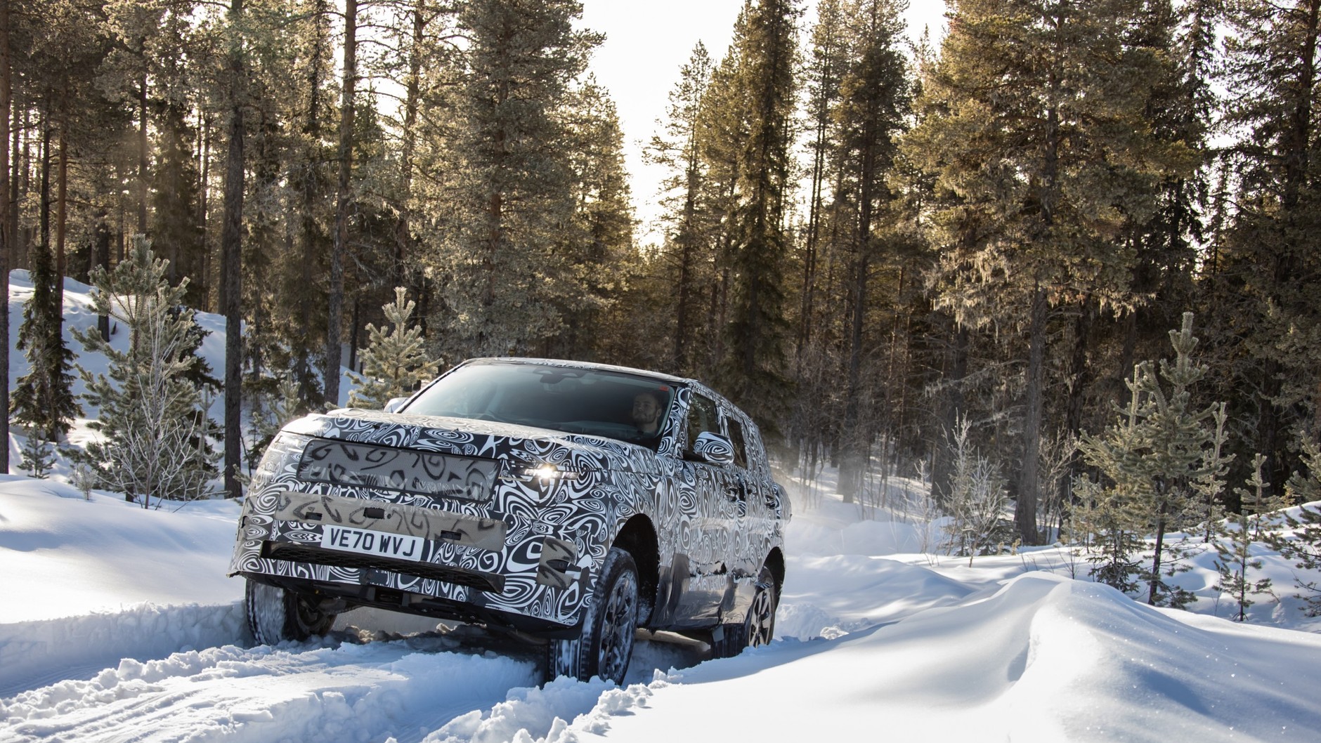 Range Rover Sport przeszedł także testy w niskich temperaturach. Układ elektryczny auta musi przetrwać taką próbę celująco, aby auto trafiło do seryjnej produkcji.